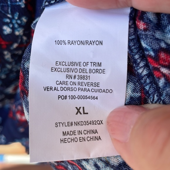 A Rewind Woman’s NWT Romper Size Xl Blue Red Floral with Pom Pom trim on hem - Picture 8 of 9